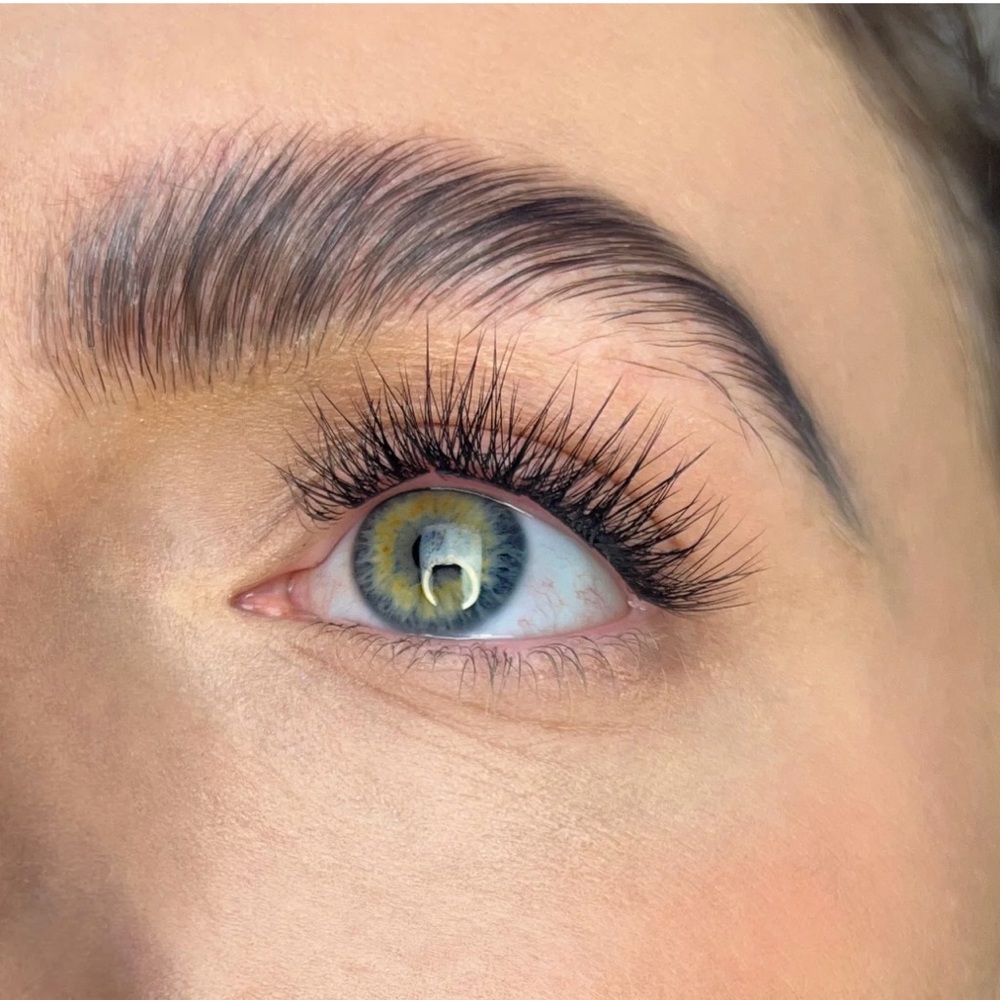 NEW Kiss Falscara Starter Kit
Lengthening Eyelash - Picture 2 of 5
